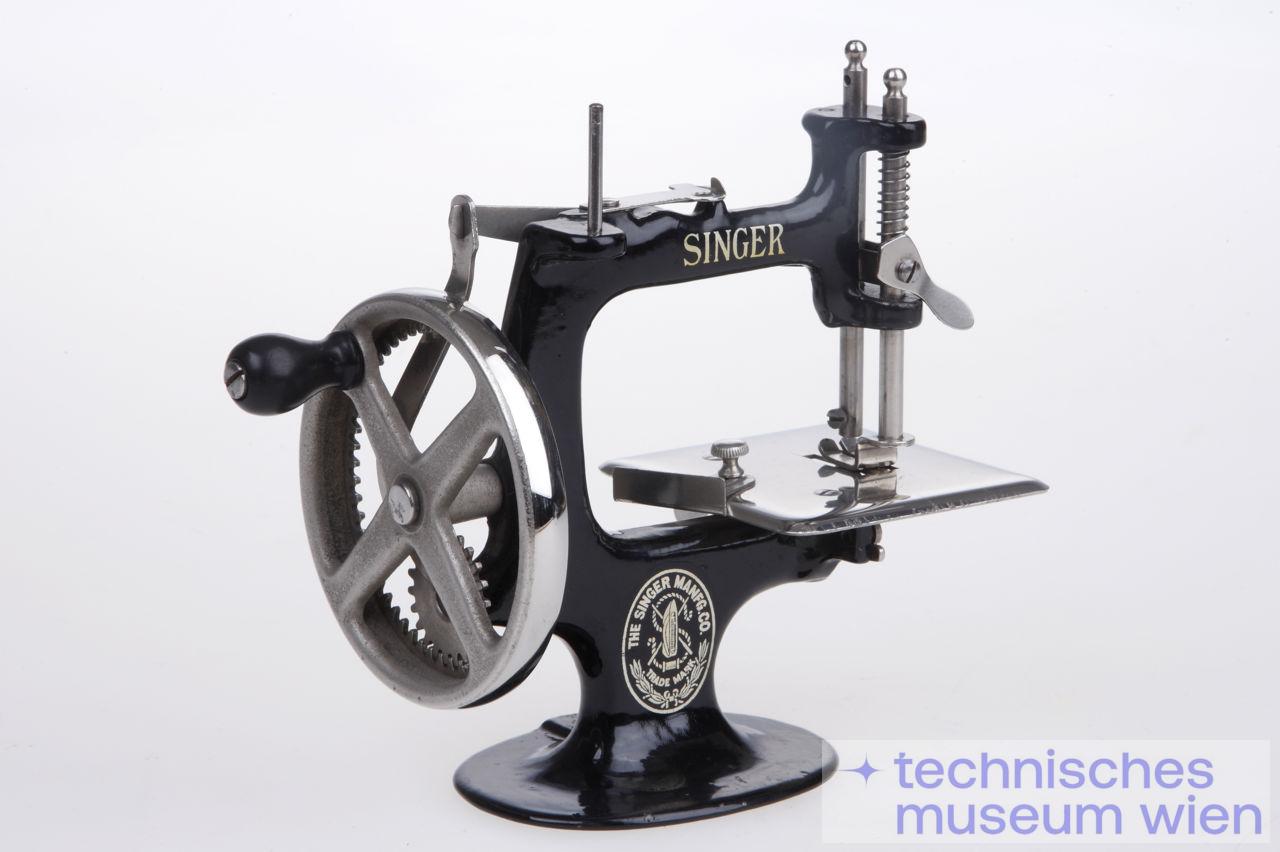 Kindenähmaschine "Singer"